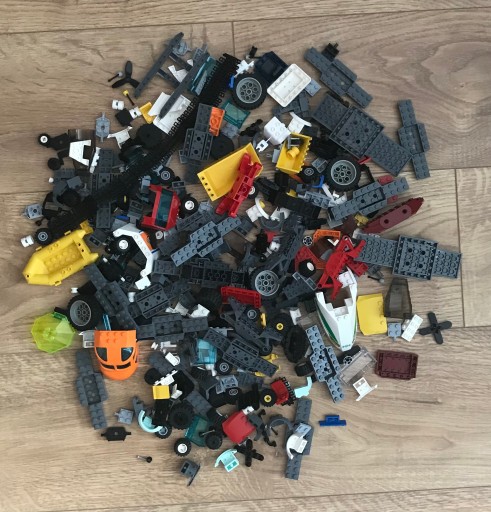 Zdjęcie oferty: LEGO elementy auta, samoloty, helikoptery, 0,9 kg