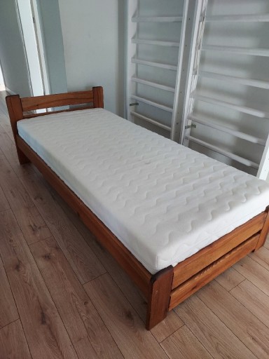 Zdjęcie oferty: Łóżko drewniane 90x200 z materacem