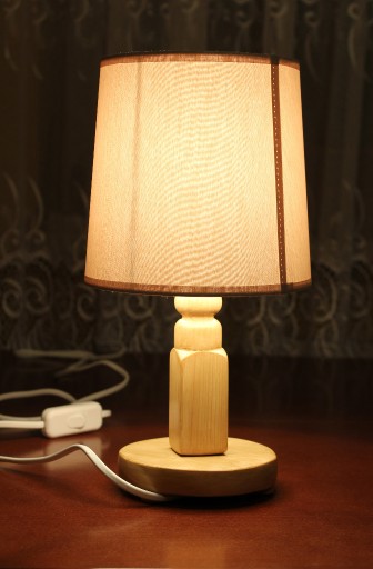 Zdjęcie oferty: Lampka nocna -ręcznie wykonana, lakierowane drewno