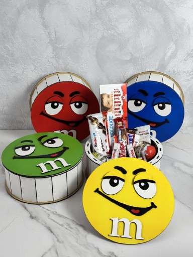 Zdjęcie oferty: MM pudełko na słodkości dla dzieci I młodzieży 