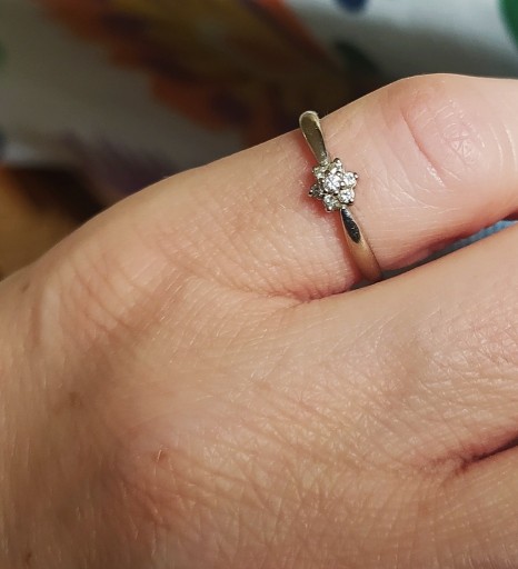 Zdjęcie oferty: Złoty pierścionek zaręczynowy z diamentami
