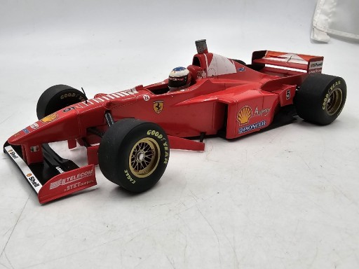 Zdjęcie oferty: Ferrari  f1 f300/b rok 1997 minichams w skali 1:18