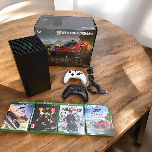 Zdjęcie oferty: Xbox Series X 1TB z napędem + 2 Pady +Forza Horizon 5 + Call of Duty