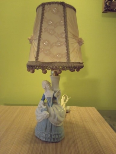 Zdjęcie oferty: Retro lampa figura kobiety 