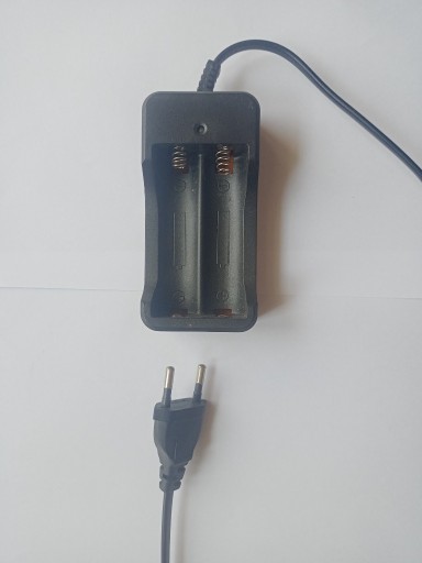 Zdjęcie oferty: ŁADOWARKA DO AKUMULATORÓW LI-ION 18650 16340 PODWÓJNA