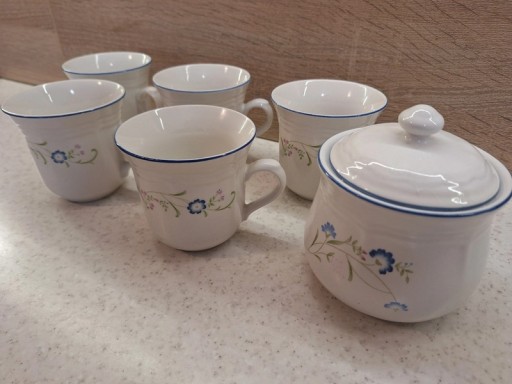 Zdjęcie oferty: zestaw porcelany do kawy pięć filiżanek i cukierni