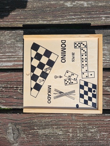 Zdjęcie oferty: Zestaw gier - domino, mikado, szachy, warcaby