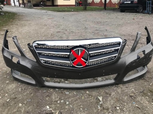 Zdjęcie oferty: Zderzak z atrapą Mercedes W212 