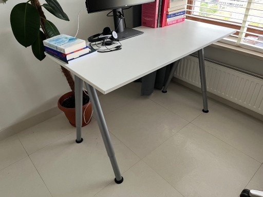 Zdjęcie oferty: Biurko regulowane Ikea Thyge 120x60