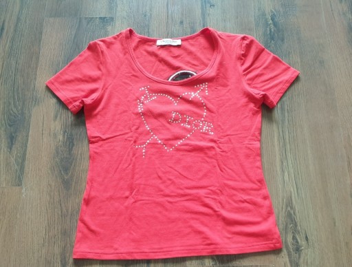 Zdjęcie oferty: Czerwony damski t-shirt / koszulka z serduszkiem