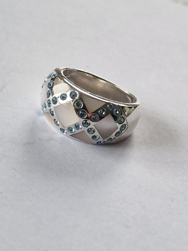 Zdjęcie oferty: Srebrny pierścionek z cyrkoniami pr 925