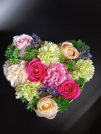 Zdjęcie oferty: Flower box z mydlanymi kwiatami.