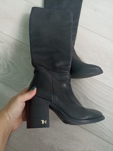 Zdjęcie oferty: Kozaki Tommy Hilfiger złote logo 37