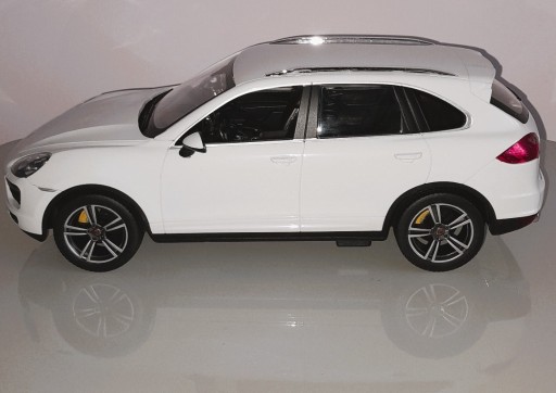 Zdjęcie oferty: Zdalnie sterowane Porsche Cayenne 1:14 + prezent