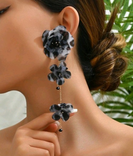 Zdjęcie oferty: Kolczyki wiszące kwiaty szyfonowe szaro czarne