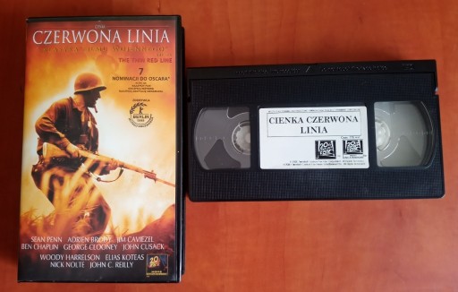 Zdjęcie oferty: Cienka, czerwona linia - kaseta VHS