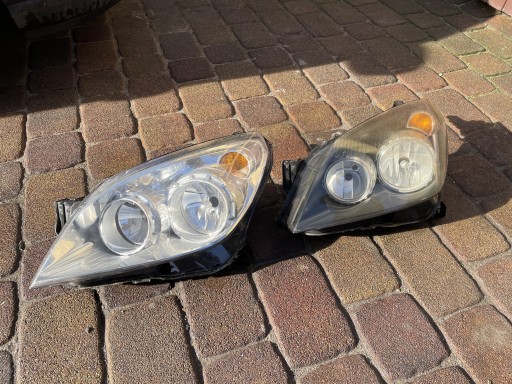 Zdjęcie oferty: Lampa przednia Opel Astra III H lewa strona