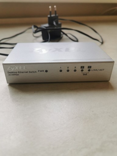 Zdjęcie oferty: Switch ZyXEL ES-105A, 5-portowy   z zasilaczem 
