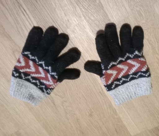 Zdjęcie oferty: Ciepłe rękawiczki dziecięce 8-10 lat