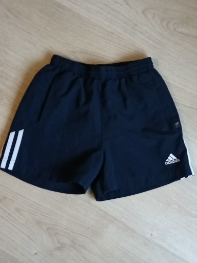 Zdjęcie oferty: Spodenki Adidas 128