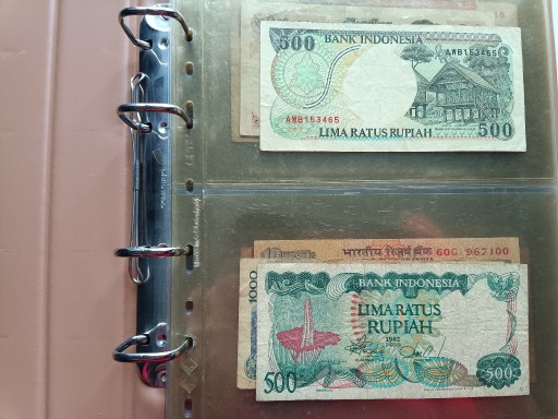 Zdjęcie oferty: Klaser z 44 banknotami każdy inny ciekawy mix