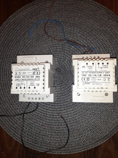 Zdjęcie oferty: TRANSFORMATORY w pełnej obudowie- działająca para z demontażu