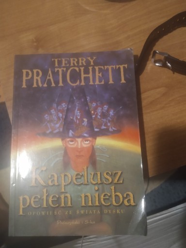 Zdjęcie oferty: Pratchett kapelusz pełen nieba