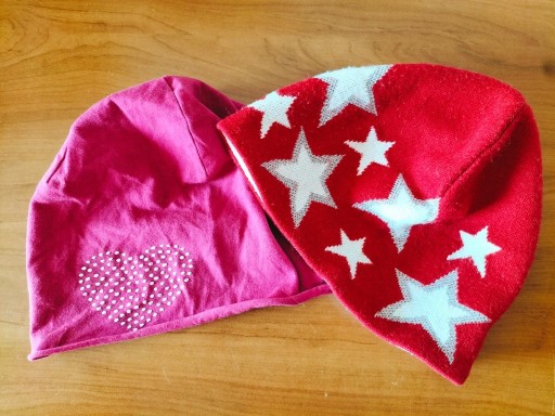 Zdjęcie oferty: Dwie świetne czapki dla córki Jesień Zima 7-10 lat