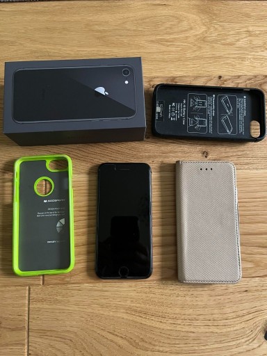 Zdjęcie oferty: iPhone 8 w bardzo dobrym stanie + etui powerbank