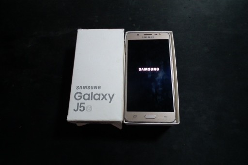 Zdjęcie oferty: Telefon Samsung J5