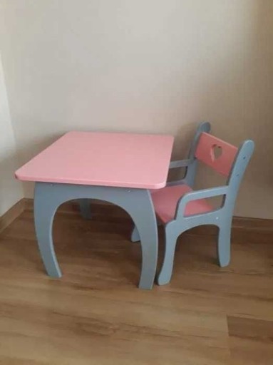 Zdjęcie oferty: Stolik i krzesełko dla księżniczki.