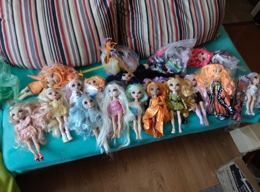 Zdjęcie oferty: duży zestaw lalek rainbow high 