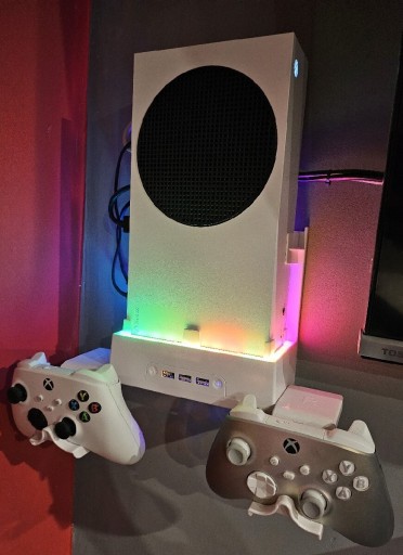 Zdjęcie oferty: Xbox series s + dwa pady + uchwyt na ścianę RGB! 