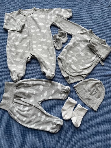 Zdjęcie oferty: Wyprawka niemowlaka 56 Body, pajac, spodenki, czapeczka