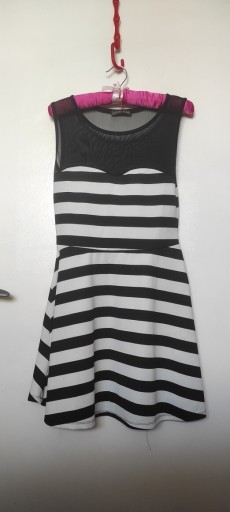 Zdjęcie oferty: Sukienka w paski z siateczką  biało czarna klasyk