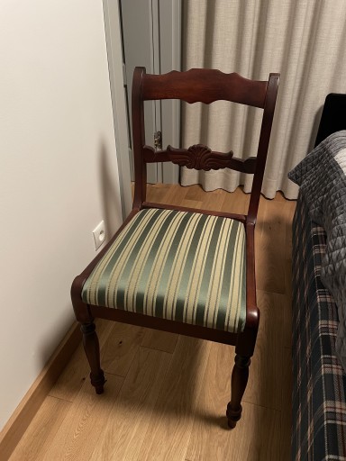 Zdjęcie oferty: Krzesła drewniane tapicerowane 6 sztuk 