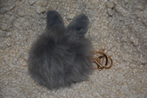 Zdjęcie oferty: Szary breloczek pompon uszka królik brelok