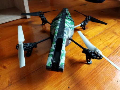 Zdjęcie oferty: Parrot AR.Drone 2.0 Elite Edition Dżungla