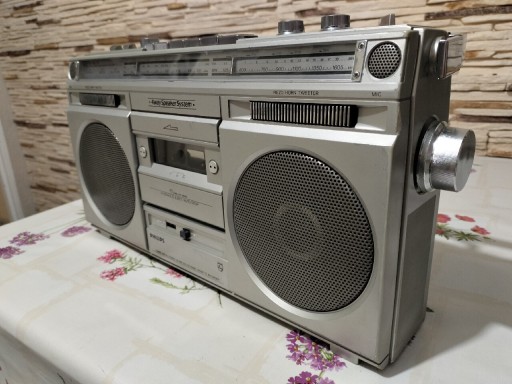 Zdjęcie oferty: Radiomagnetofon PHILIPS D8424/00, uszkodzony.