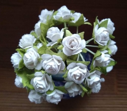 Zdjęcie oferty: Kwiatki różyczki papierowe białe 10mm 50szt.