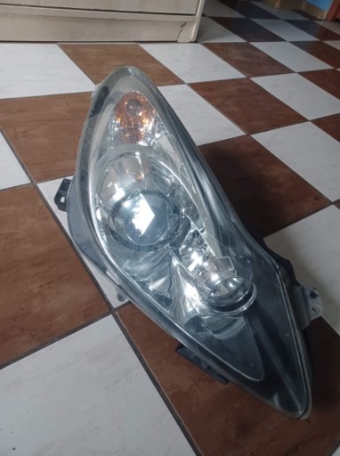 Zdjęcie oferty: Prawa lampa z xenonem opel corsa D