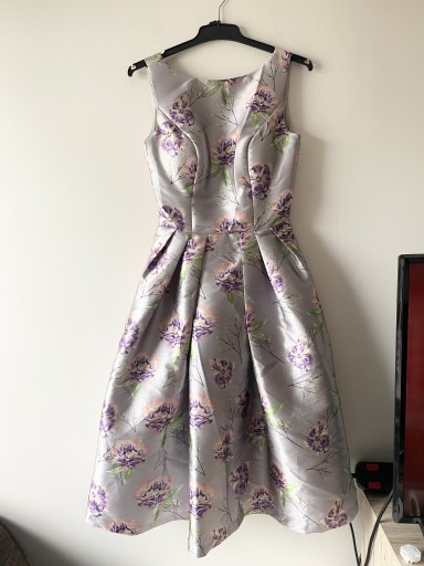 Zdjęcie oferty: Chi Chi London rozkloszowana midi sukienka kwiaty