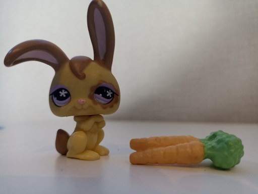 Zdjęcie oferty: Littlest pet shop królik #887 + marchewki 