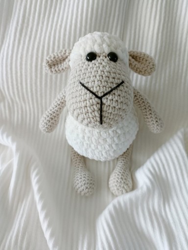 Zdjęcie oferty: Maskotka owieczka 23 cm handmade rękodzieło 