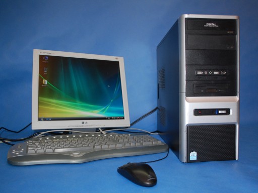 Zdjęcie oferty: Komputer do starych gier + monitor LCD LG 