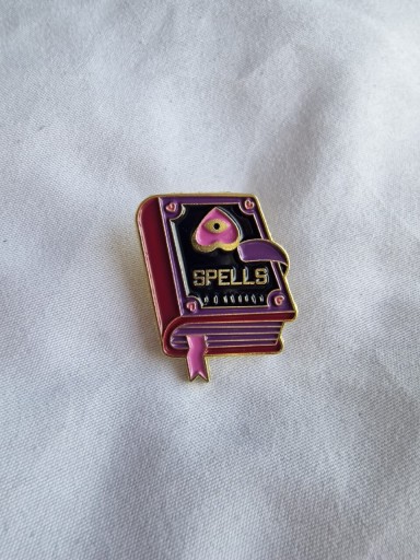 Zdjęcie oferty: Przypinka pin pins wpinka broszka czarownica witch