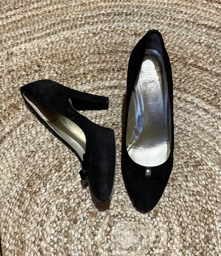 Zdjęcie oferty: Czarne zamszowe czółenka damskie 39 buty naobcasie