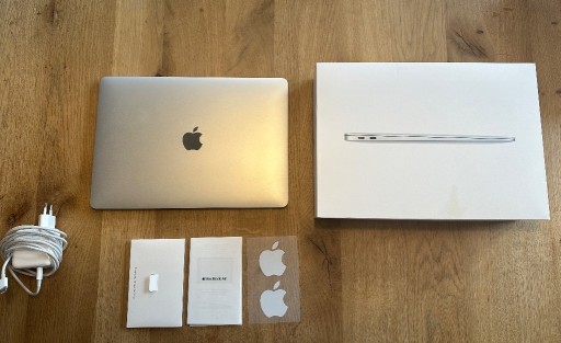 Zdjęcie oferty: MacBook Air A1932 13 " i5 8 GB/256 GB - stan ideał