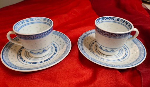 Zdjęcie oferty: Filiżanki porcelanowe vintage porcelana ryżowa 