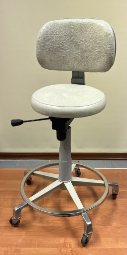 Zdjęcie oferty: Krzesło stomatologiczne, obrotowe, oparcie, kółka